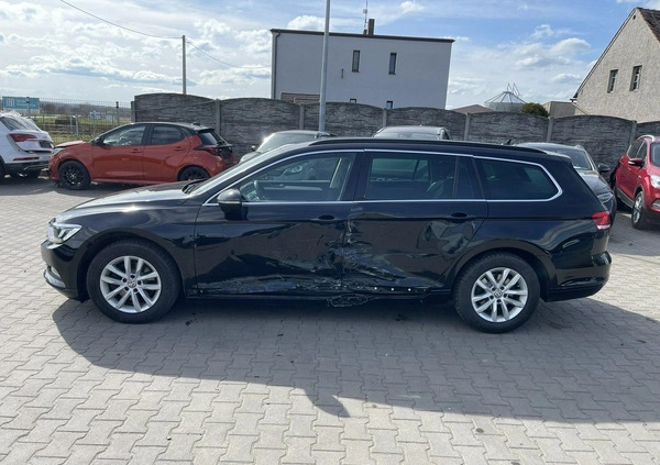 Volkswagen Passat cena 36900 przebieg: 246400, rok produkcji 2015 z Mikołajki małe 56